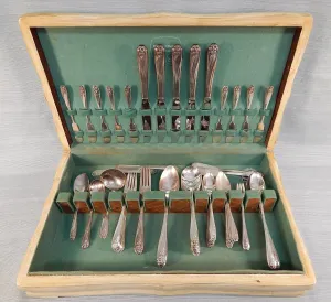 Vintage Rogers Bros. Daffodil Silverplated Flatware Set - 90 Pieces