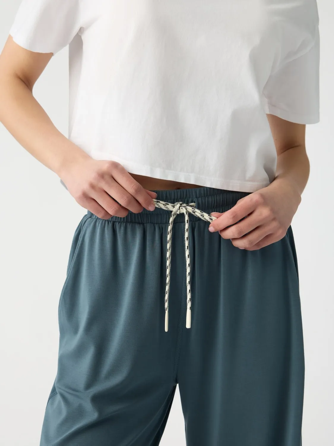 Women's Studio Cropped Wide Leg Pant