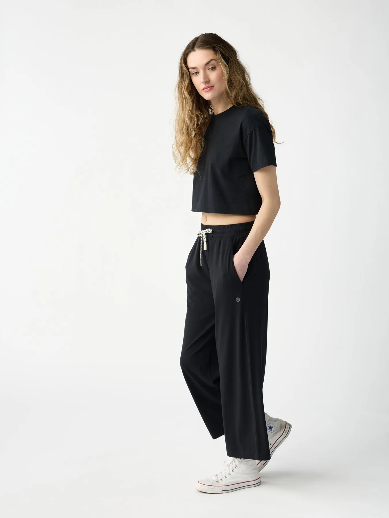 Women's Studio Cropped Wide Leg Pant