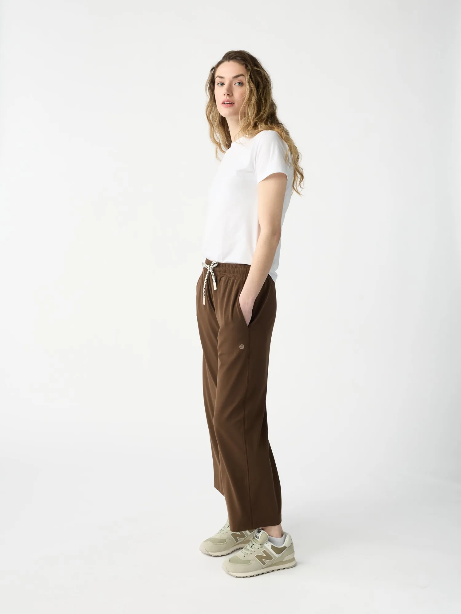 Women's Studio Cropped Wide Leg Pant