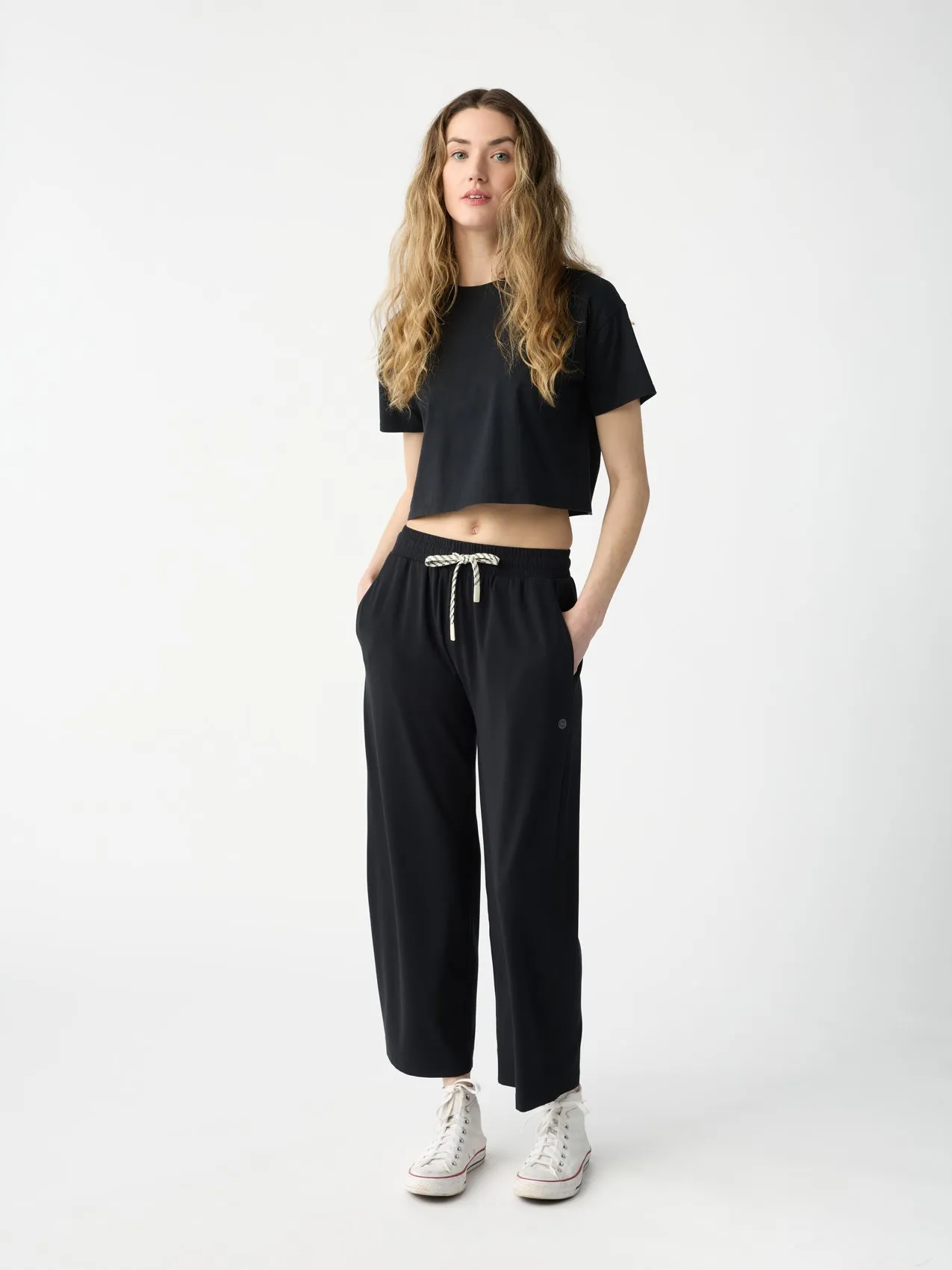 Women's Studio Cropped Wide Leg Pant
